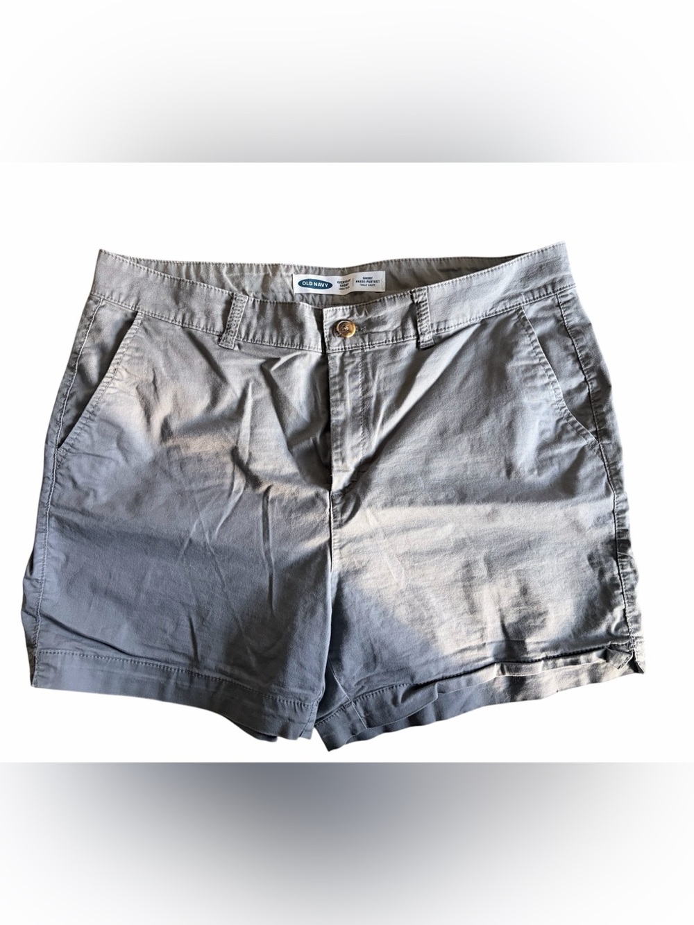 Old Navy Women’s Light Gray Flat-Front Chino Shorts size 14